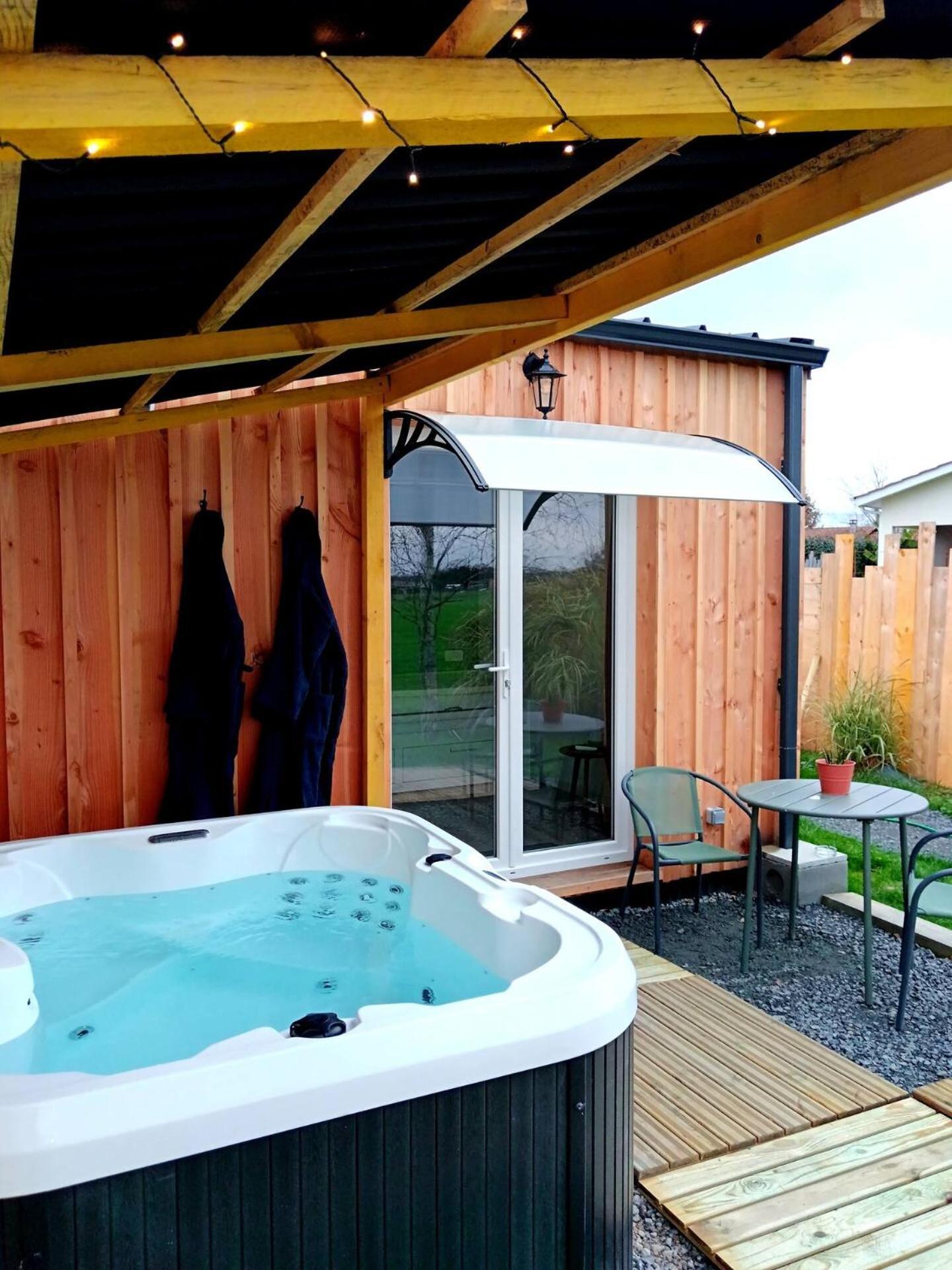 Chalet Cosy Avec Option Jacuzzi Saint-Genes-de-Fronsac المظهر الخارجي الصورة
